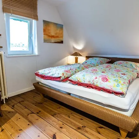 Holiday home Ferienhaus Uthlandlodge - Reetgedecktes Inselglueck In Sylt Kampen