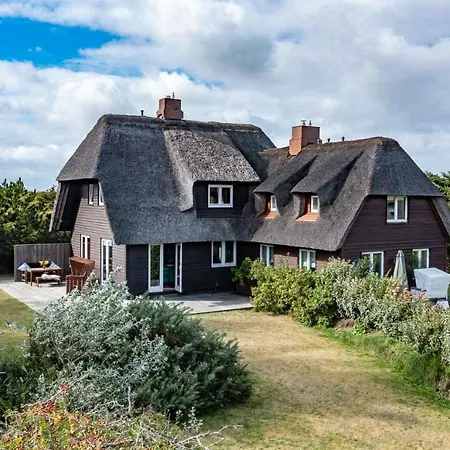 Holiday home Ferienhaus Uthlandlodge - Reetgedecktes Inselglueck In Sylt *