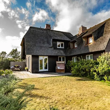Ferienhaus Uthlandlodge - Reetgedecktes Inselglueck In Sylt *