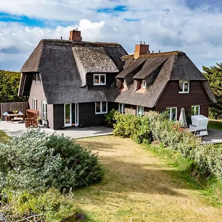 Holiday home Ferienhaus Uthlandlodge - Reetgedecktes Inselglueck In Sylt *