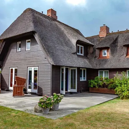 Ferienhaus Uthlandlodge - Reetgedecktes Inselglueck In Sylt